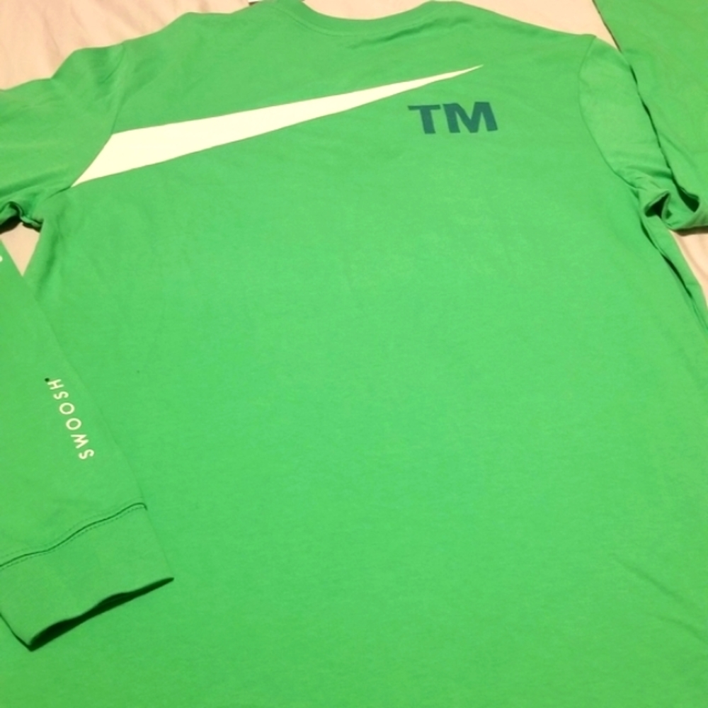 Nike Men's Sportswear Graphic Long-Sleeve Tee-Green "NEW" W/Tags. SHIRT ONLY. - Picture 4 of 9